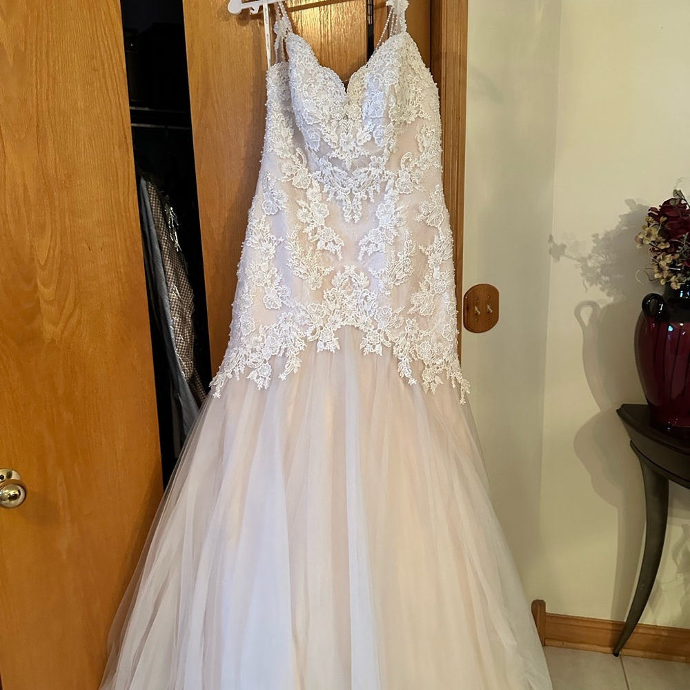 NWT WEDDING DRESS